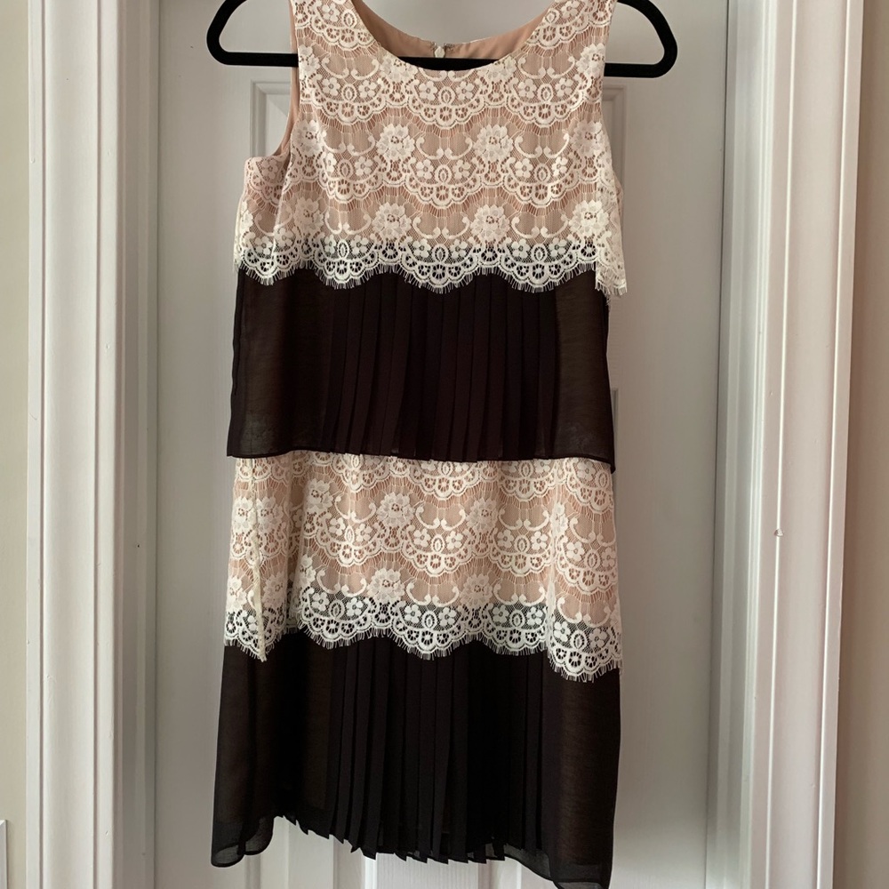 Jessica Simpson Lace and Pleated Shift Dress Sz 2